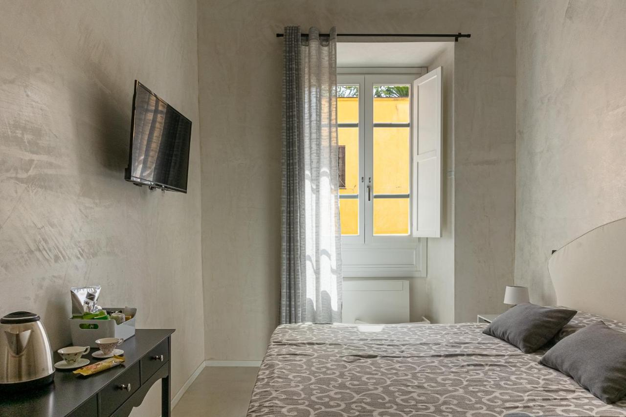 Flower Rooms Кальярі Екстер'єр фото