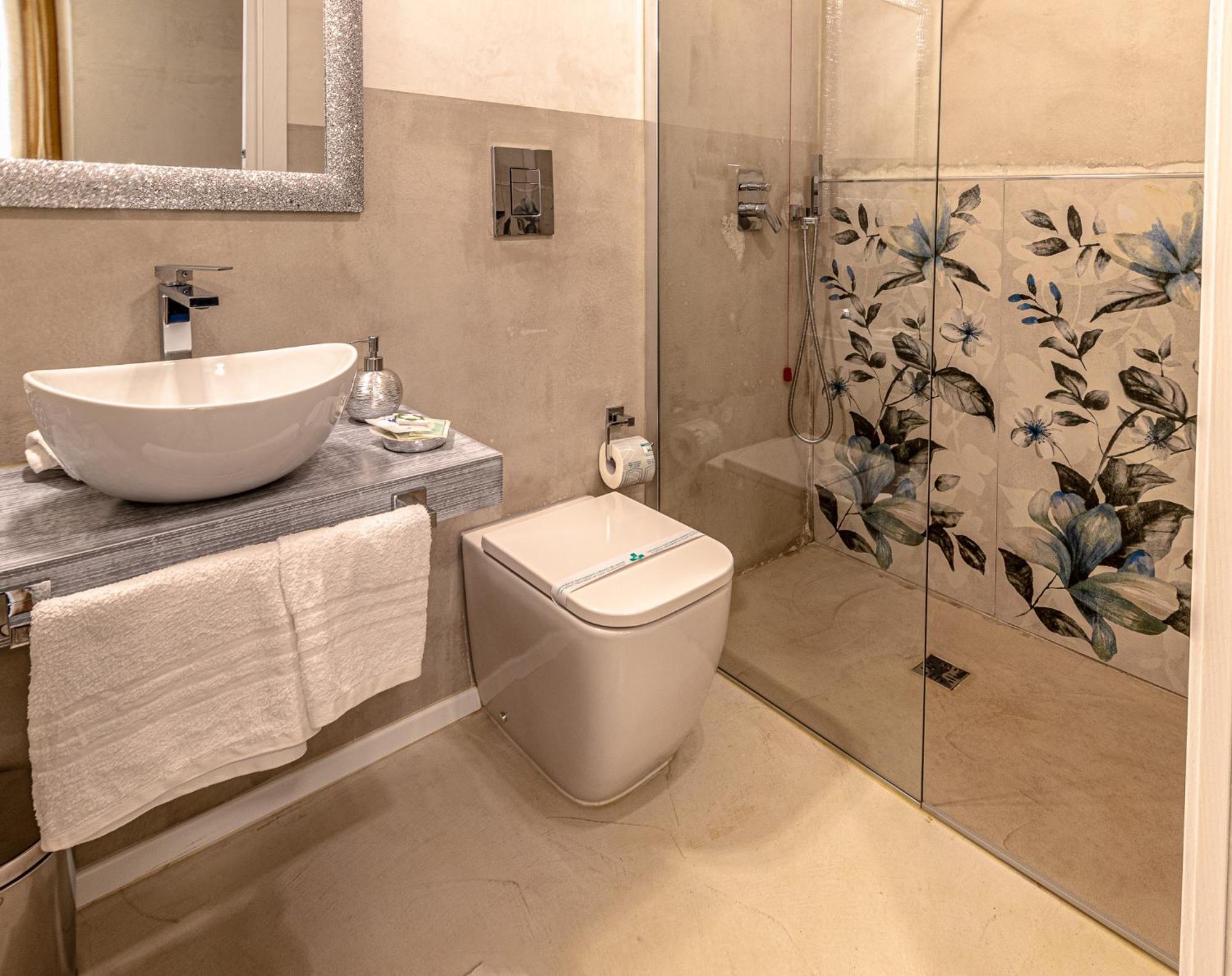 Flower Rooms Кальярі Номер фото